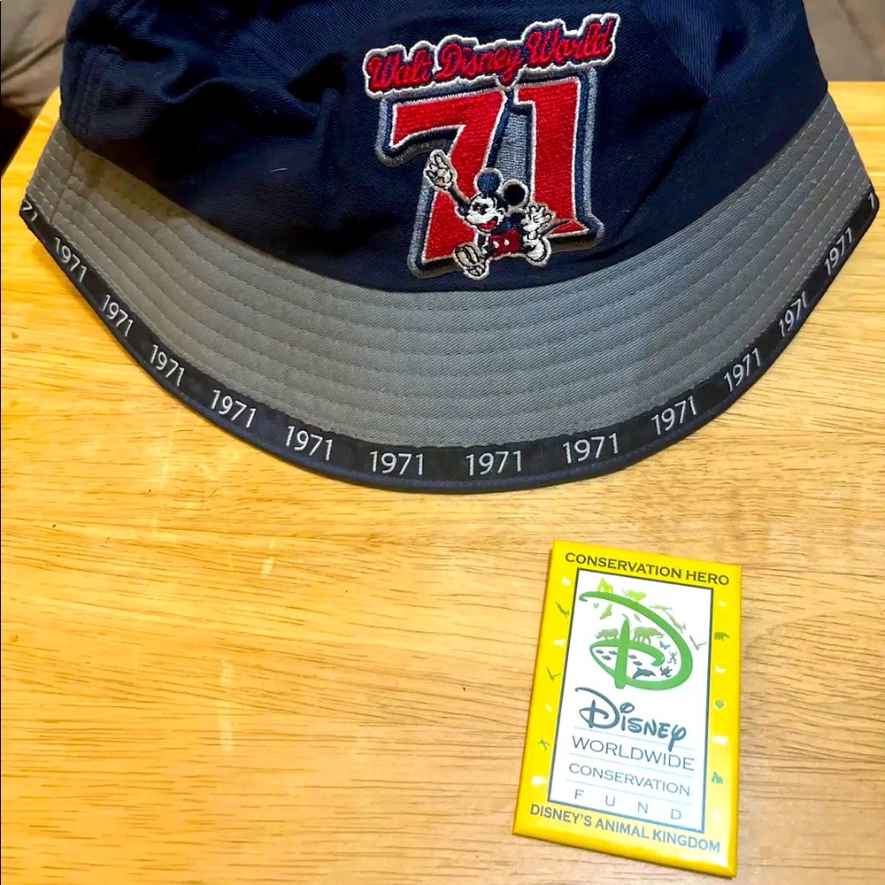 Walt Disney World 71 Bucket Hat w/Bonus